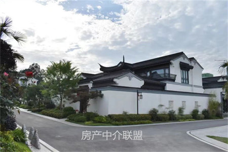 城东普利斯花园5室3厅3卫240m2毛坯房